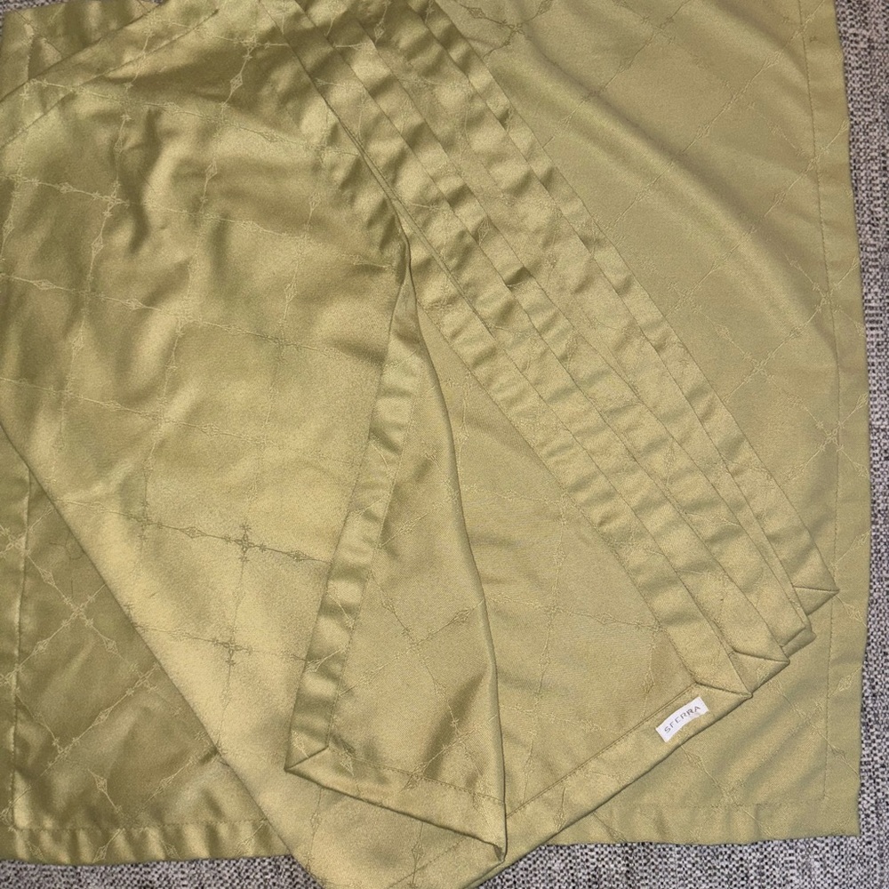 SFERRA Vintage Olive Green Table Napkins. (Set of 4)